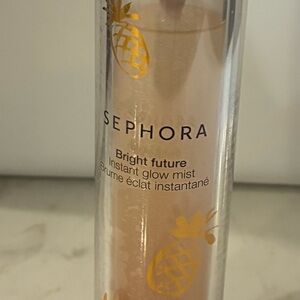 Sephora Bright Future Glow Mist - a vegan fine spray to glow up your look!